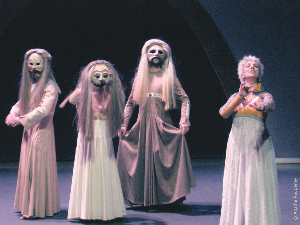 Xavier-Valéry Gauthier (Un choreute), Antonia Bosco (Une choreute), Patrice Gallet (Un choreute), Anne-Laure Poulain (Le Coryphée)