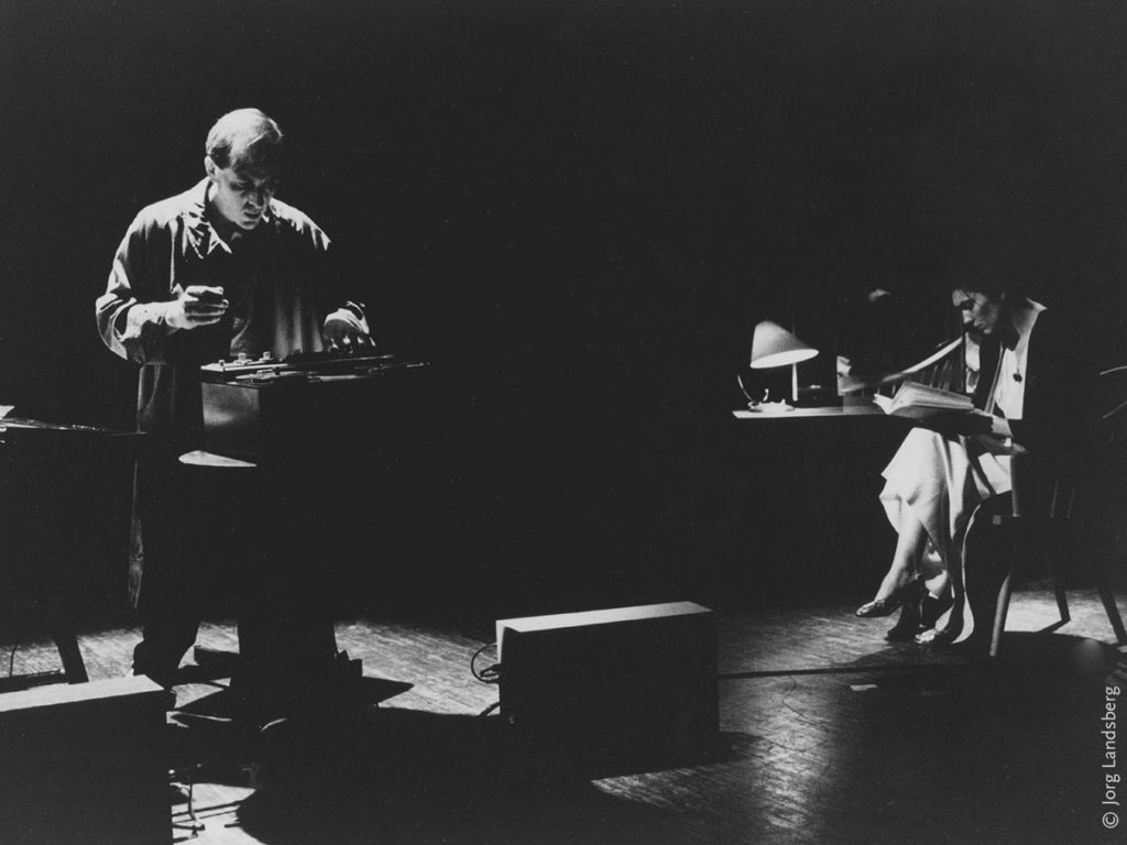 Michel Musseau (Le compositeur), Elise Caron (La femme)