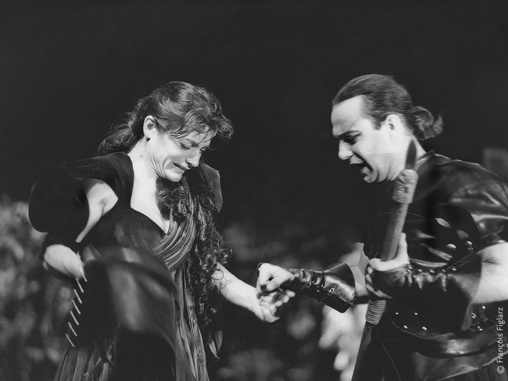 Antonia Bosco (Antigone), David Weiss (Polynice)