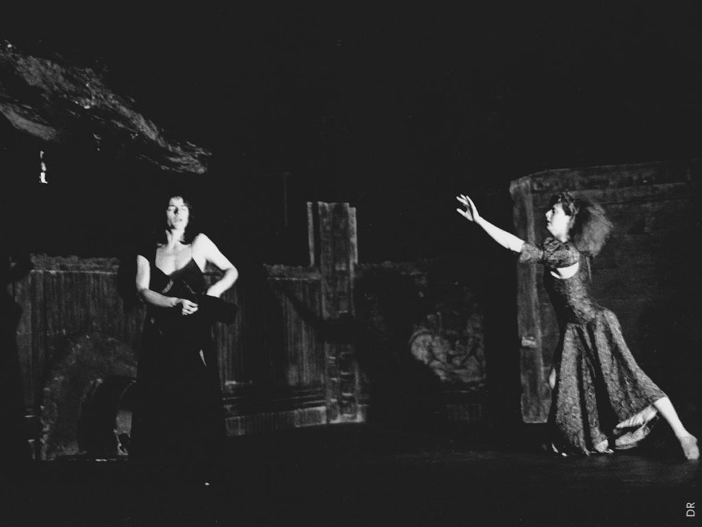 Antonia Bosco (Antigone), Valérie Coué-Sibiril (Ismène)