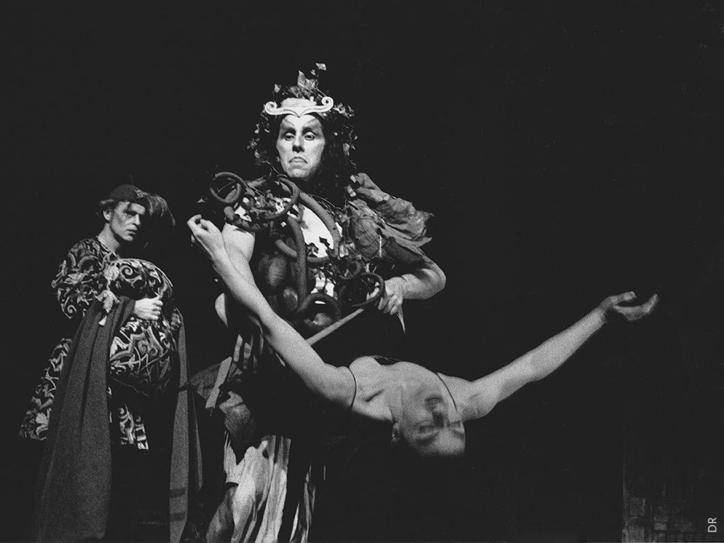 Pascal Arbeille (Le Coryphée), Jean-Yves Pénafiel (Bacchant), Antonia Bosco (Antigone)