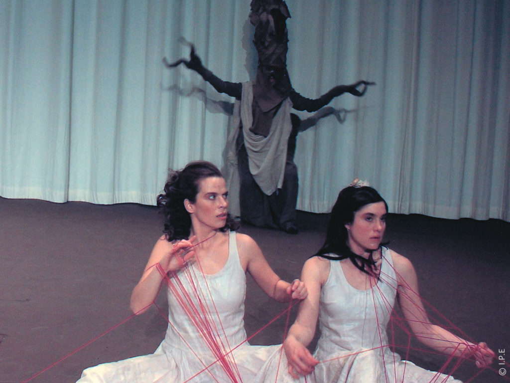 Sonia Erhard, Rosaline Deslauriers (La mort, debout), Isabelle Chevalier (Une jeune fille)